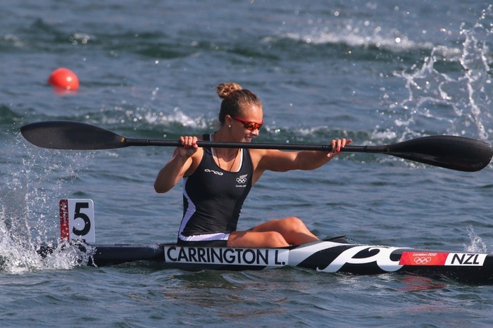 Lisa Carrington của New Zealand giành HCV đơn nữ đua thuyền Kayak.